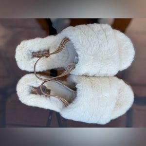 KOOLABURRA BY UGG FUZZ’N ll women’s Faux Fur Sandals 8 sz